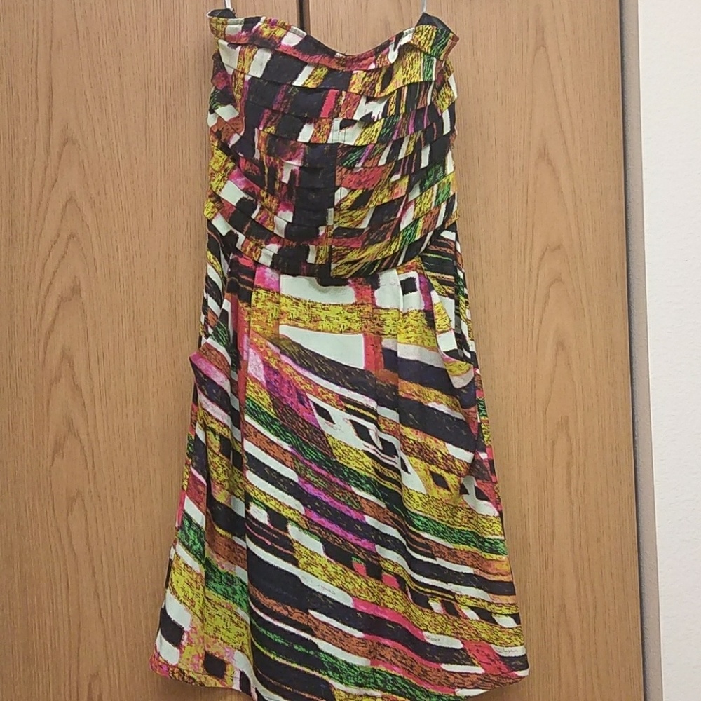 Strapless patterned dress